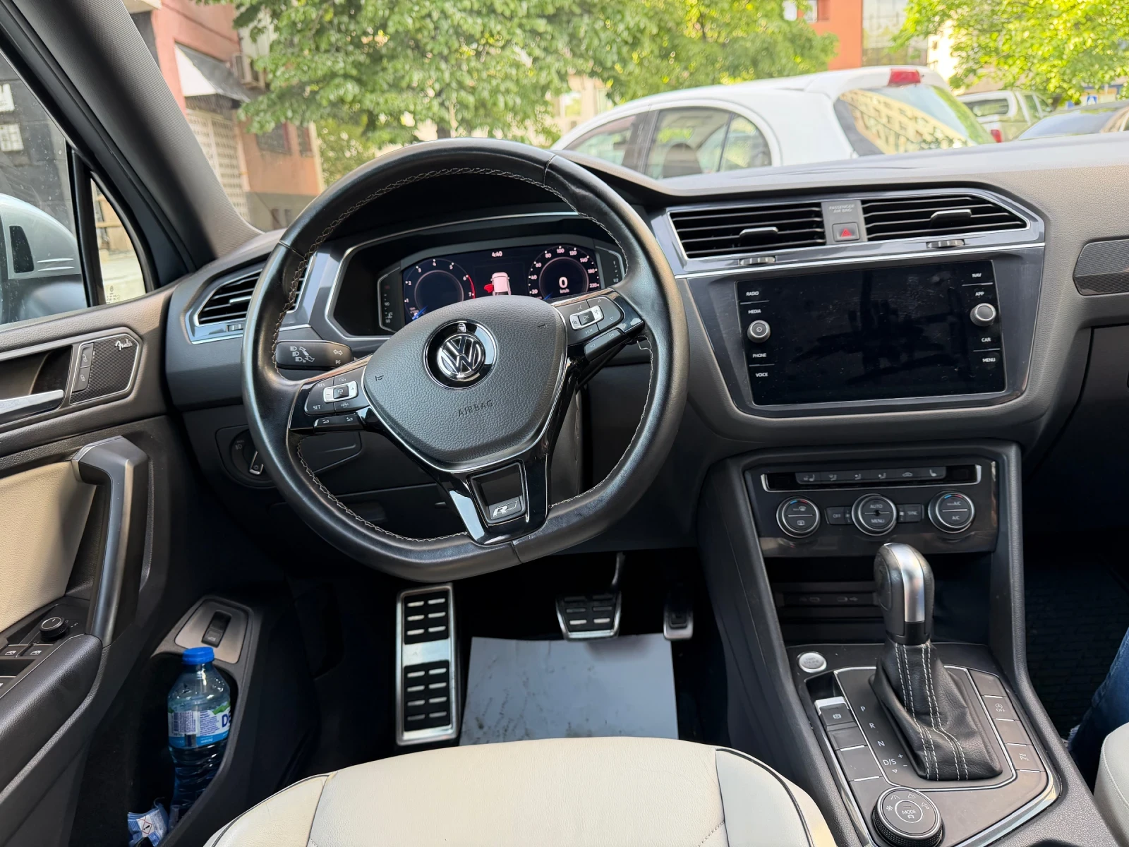 VW Tiguan PREMIUM R-LINE, снимка 11 - Автомобили и джипове - 54620060