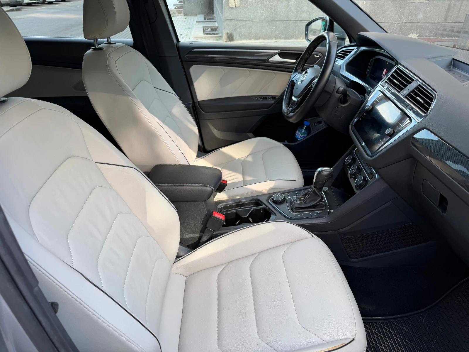 VW Tiguan PREMIUM R-LINE, снимка 10 - Автомобили и джипове - 54620060