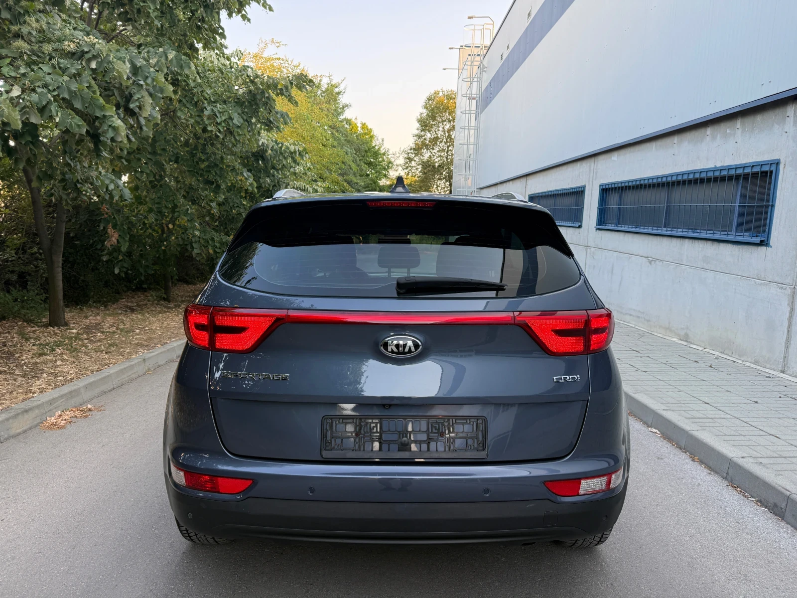 Kia Sportage 2.0 CRDI / AUTOM / AWD, снимка 5 - Автомобили и джипове - 55711195