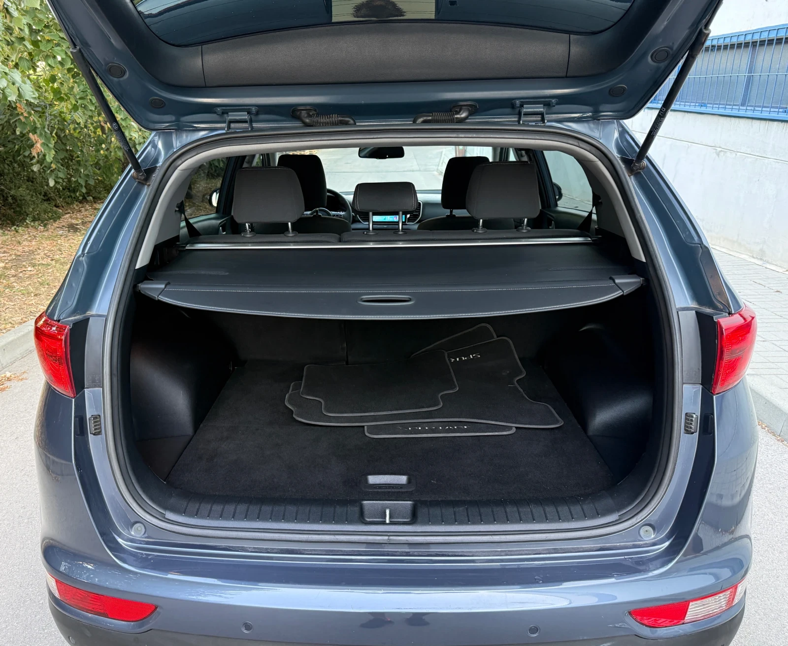 Kia Sportage 2.0 CRDI / AUTOM / AWD, снимка 12 - Автомобили и джипове - 55711195