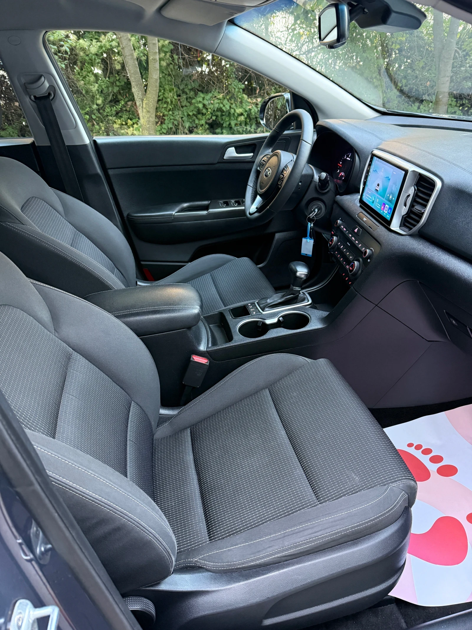 Kia Sportage 2.0 CRDI / AUTOM / AWD, снимка 8 - Автомобили и джипове - 55711195