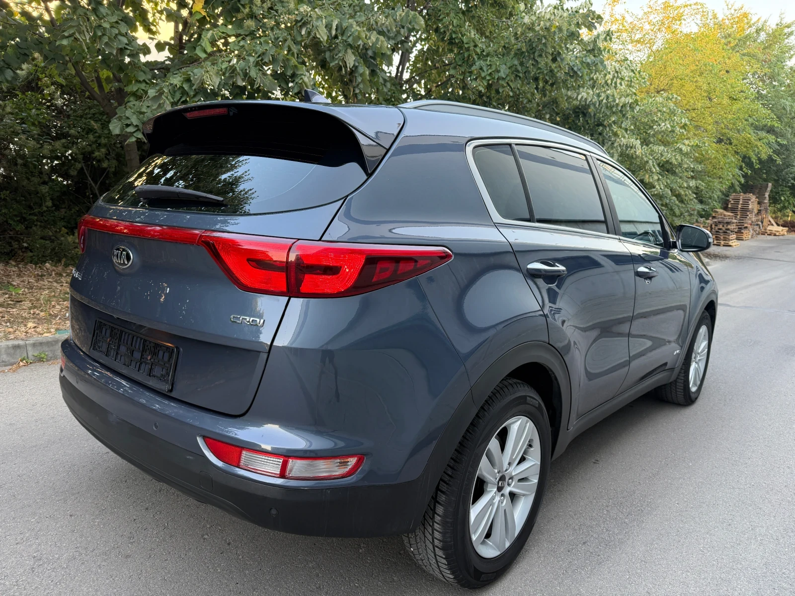 Kia Sportage 2.0 CRDI / AUTOM / AWD, снимка 4 - Автомобили и джипове - 55711195