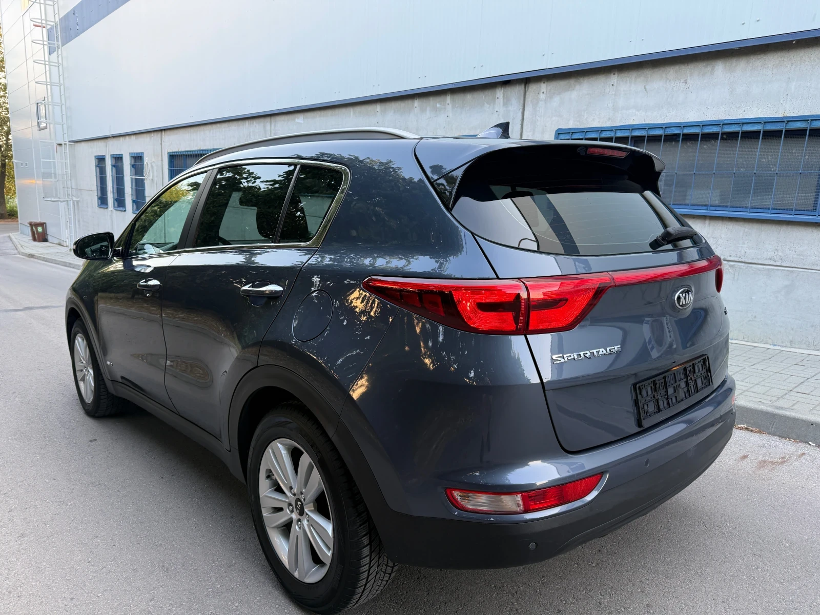 Kia Sportage 2.0 CRDI / AUTOM / AWD, снимка 6 - Автомобили и джипове - 55711195