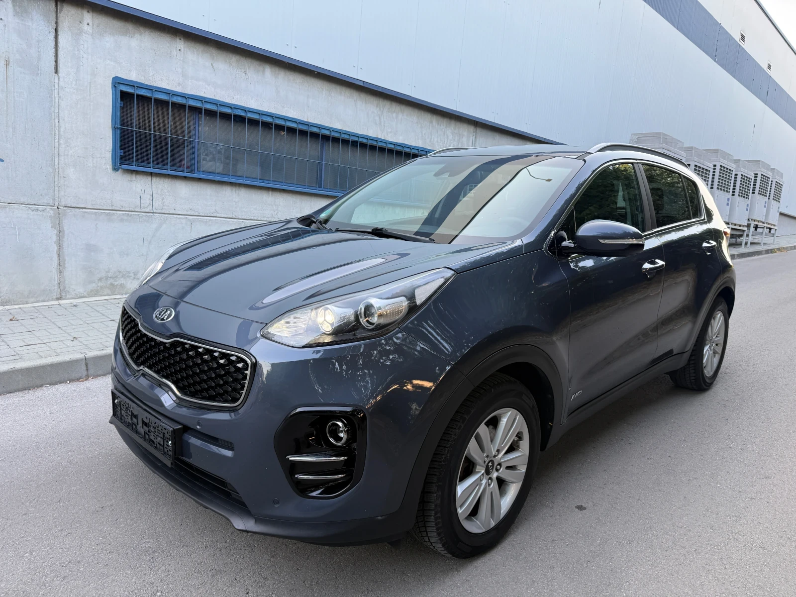 Kia Sportage 2.0 CRDI / AUTOM / AWD, снимка 3 - Автомобили и джипове - 55711195