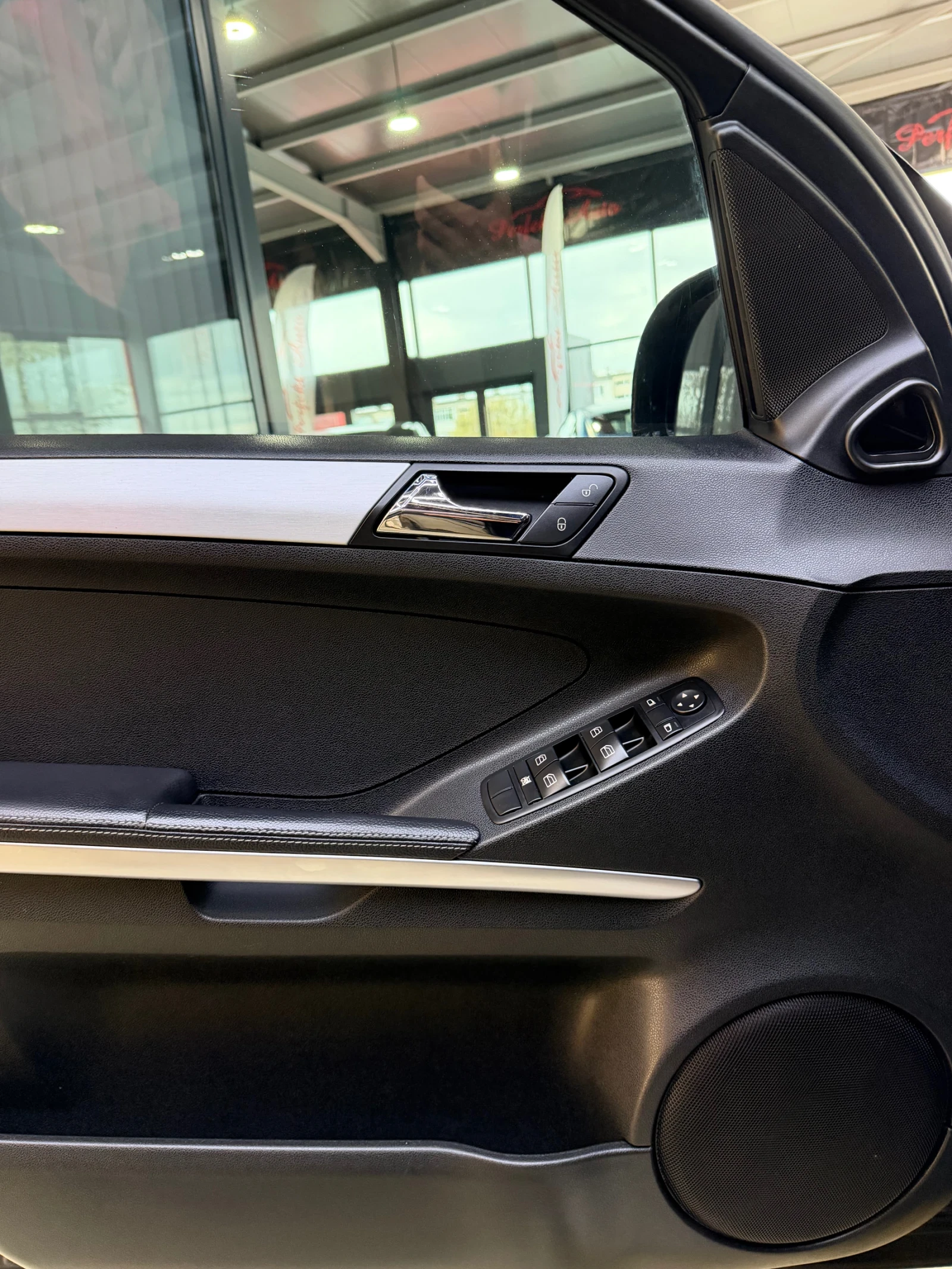 Mercedes-Benz ML 320 CDI , снимка 9 - Автомобили и джипове - 55987596