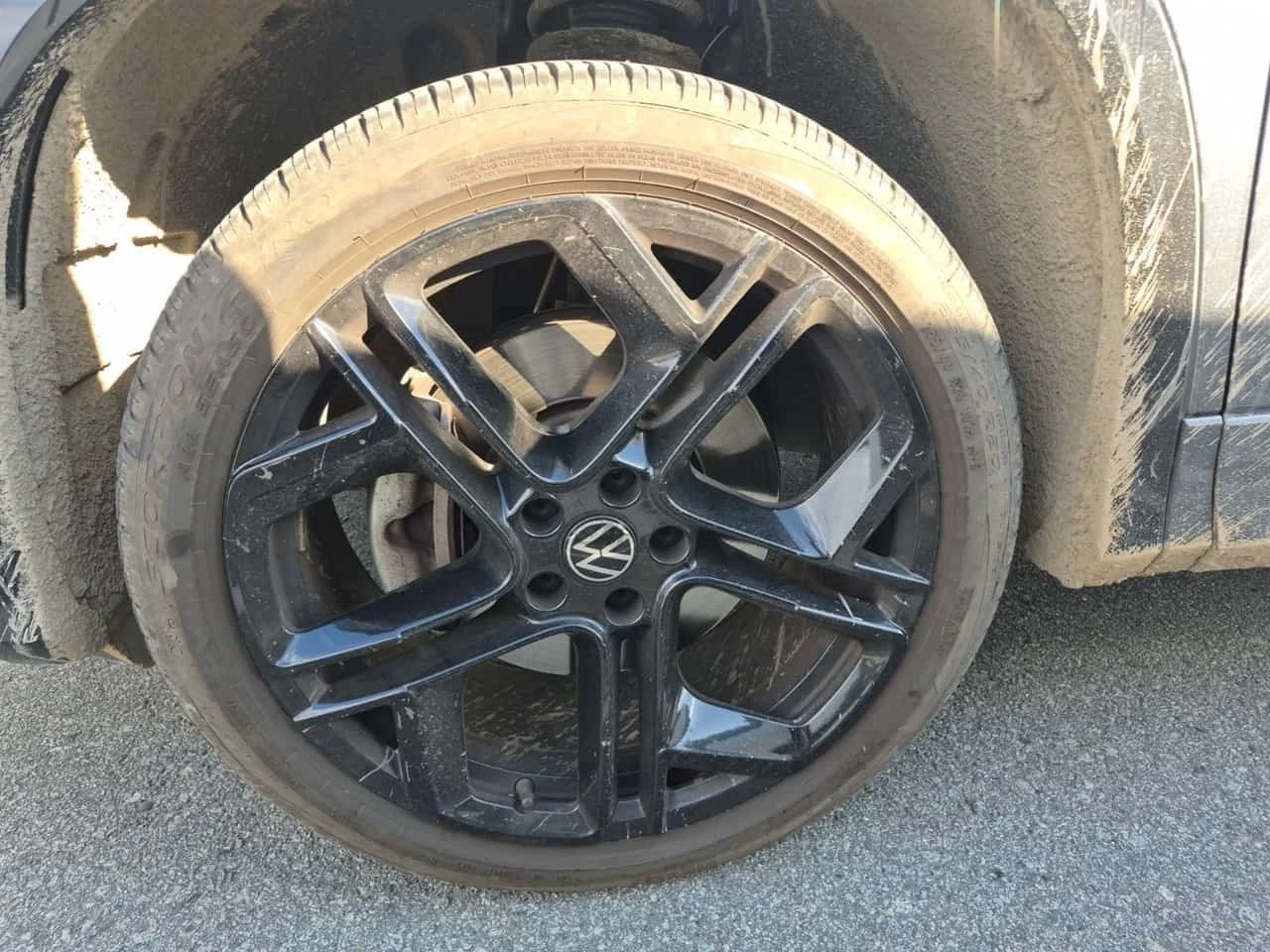 VW Tiguan * Comfortline R Line Black Edition * CARFAX * , снимка 5 - Автомобили и джипове - 56255901