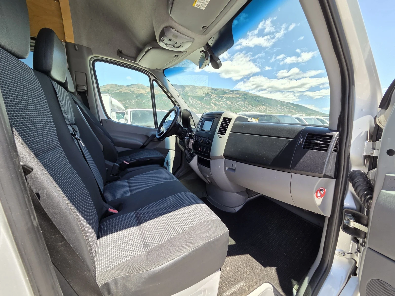 Mercedes-Benz Sprinter 318 3.0 V6 190PS full options - изображение 9