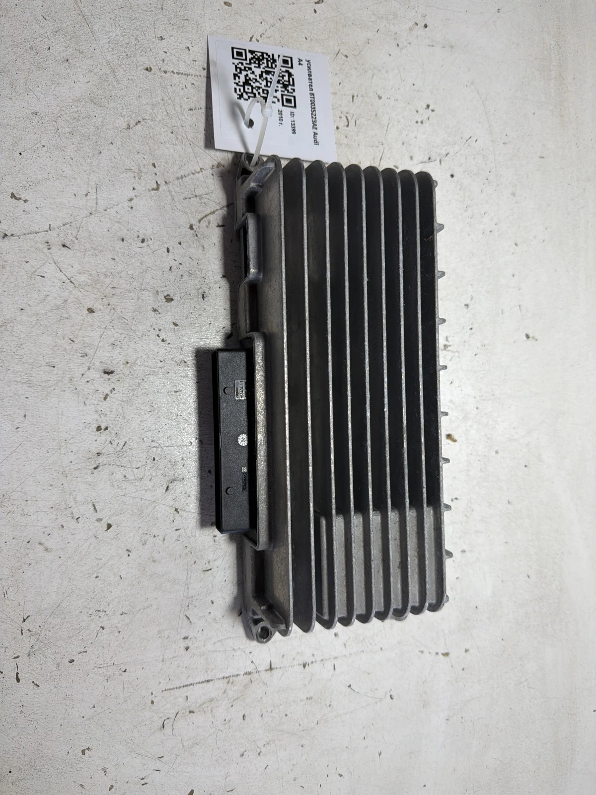 усилвател 8T0035223AE Audi A4