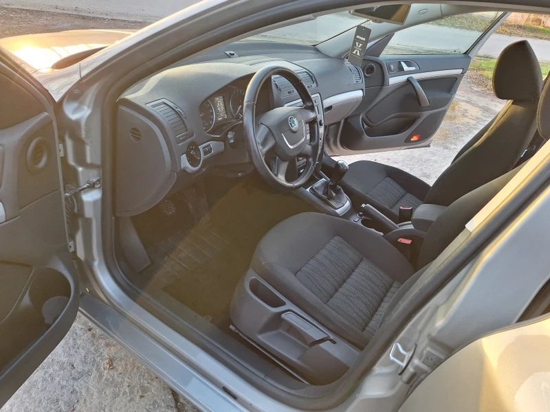 Skoda Octavia 1.6, снимка 3 - Автомобили и джипове - 52511961