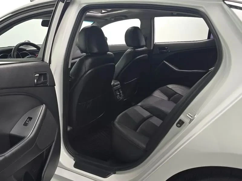 Kia K5, снимка 10 - Автомобили и джипове - 56707593