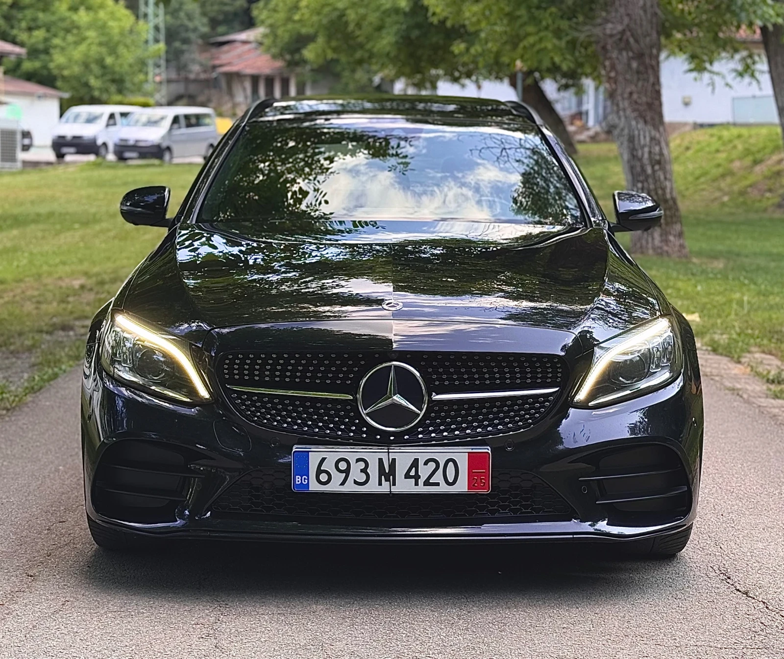 Mercedes-Benz C 220 4MATIC* 4X4* AMG LINE* PANORAMA* DIGITAL* BURMESTE - изображение 2