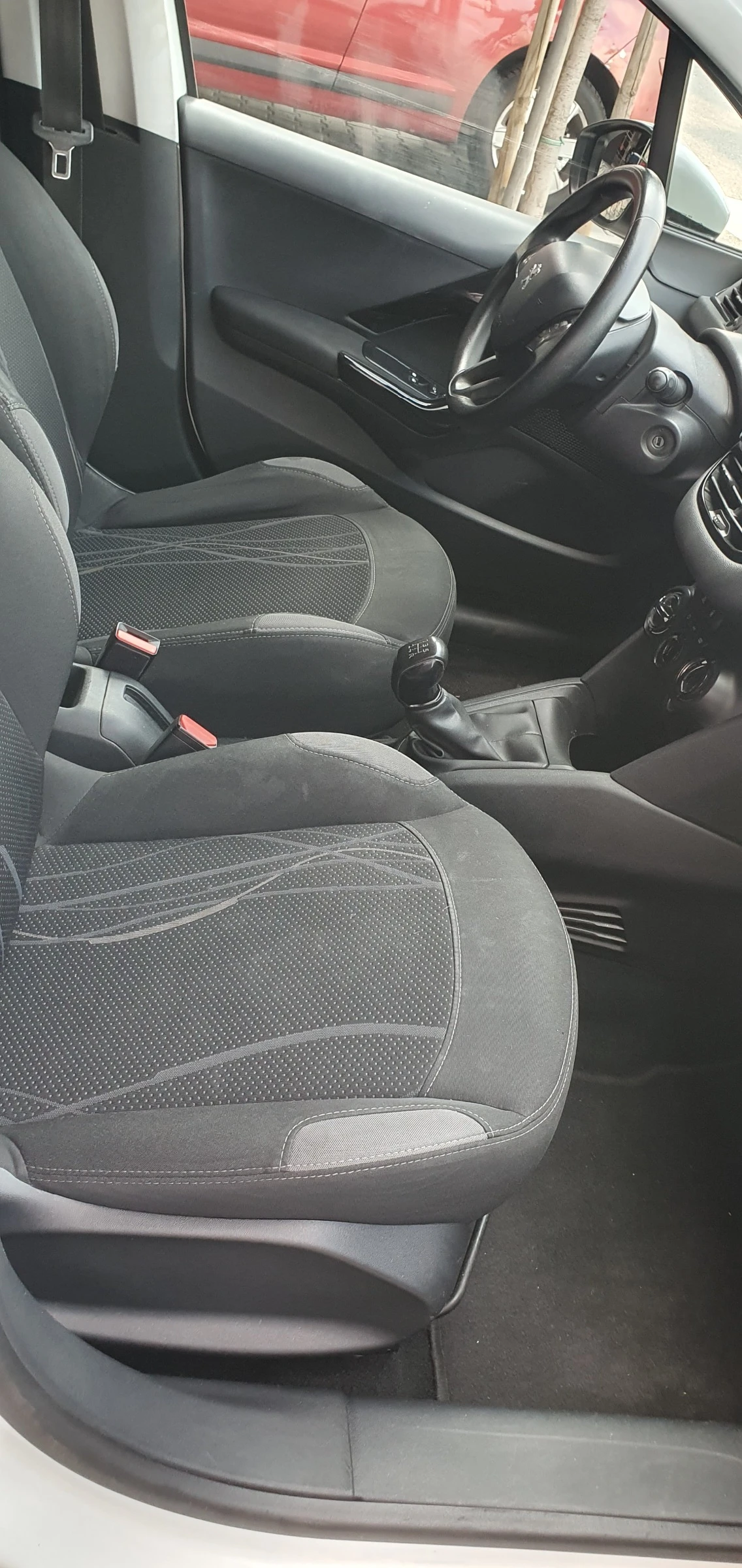 Peugeot 208 1.4 HDI Euro 5B - изображение 8
