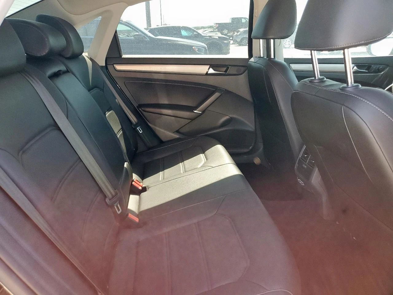 VW Passat 2.0T SE  - изображение 10