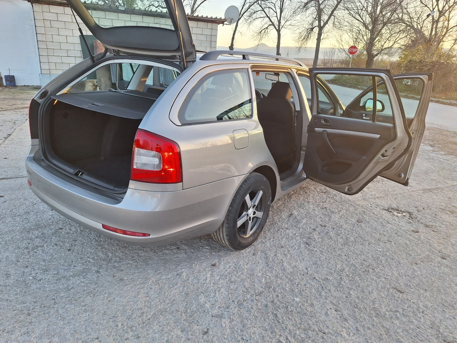 Skoda Octavia 1.6 - изображение 8