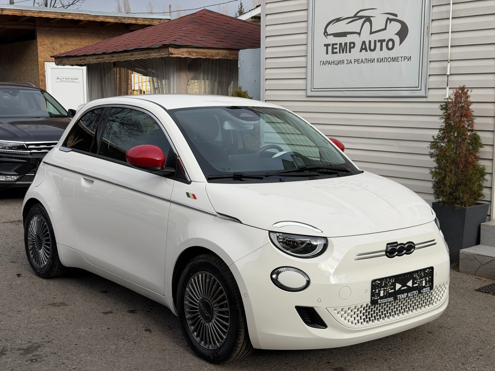 Fiat 500e 87kW Icon-118к.с* ПЪЛНА ИСТОРИЯ С ВАЛИДНА ГАРАНЦИЯ - изображение 3