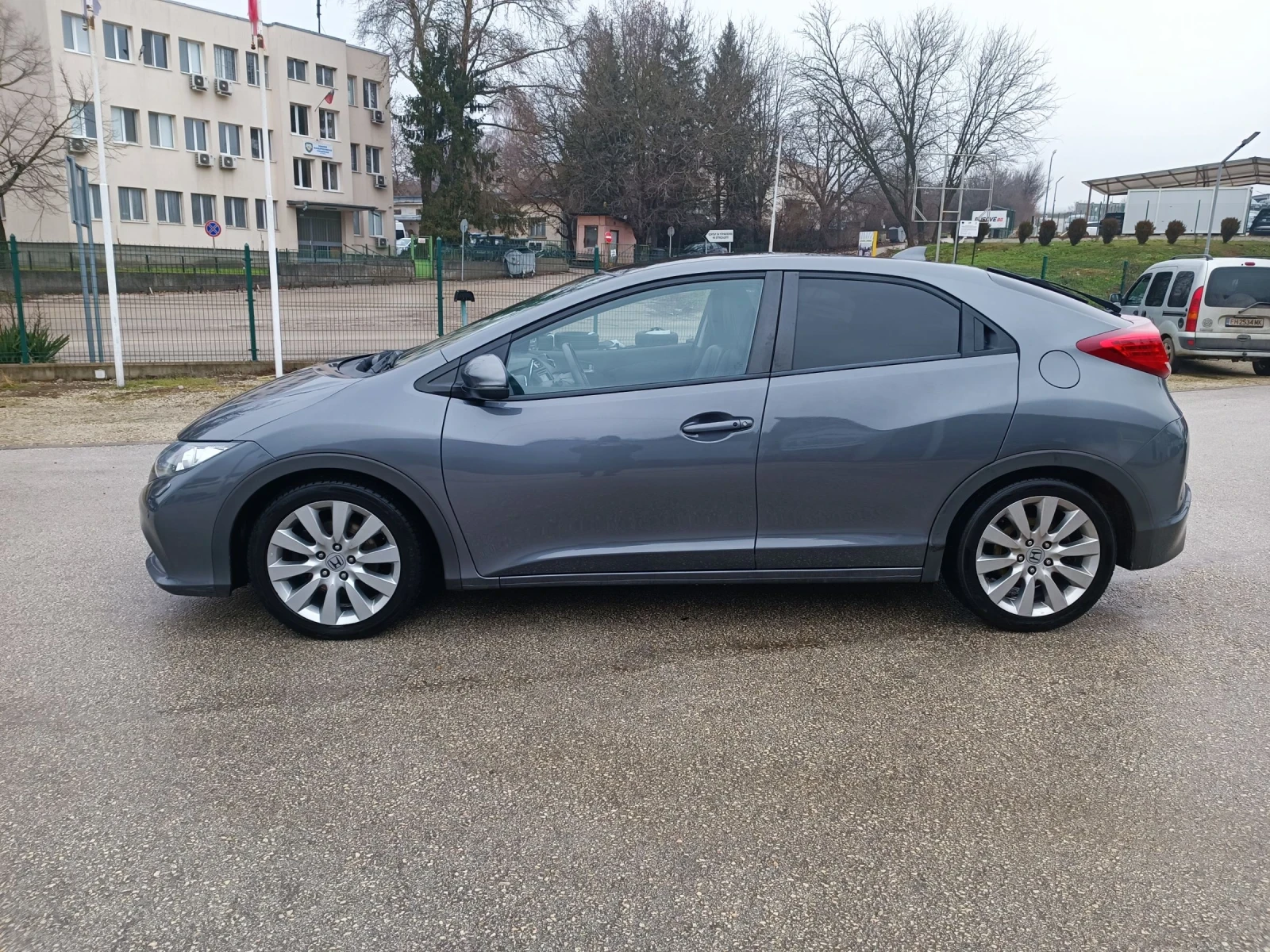 Honda Civic 1.8i-140кс-ШВЕЙЦАРИЯ-РЪЧКА-ДИСТРОНИК-FULL екстри, снимка 6 - Автомобили и джипове - 54001133