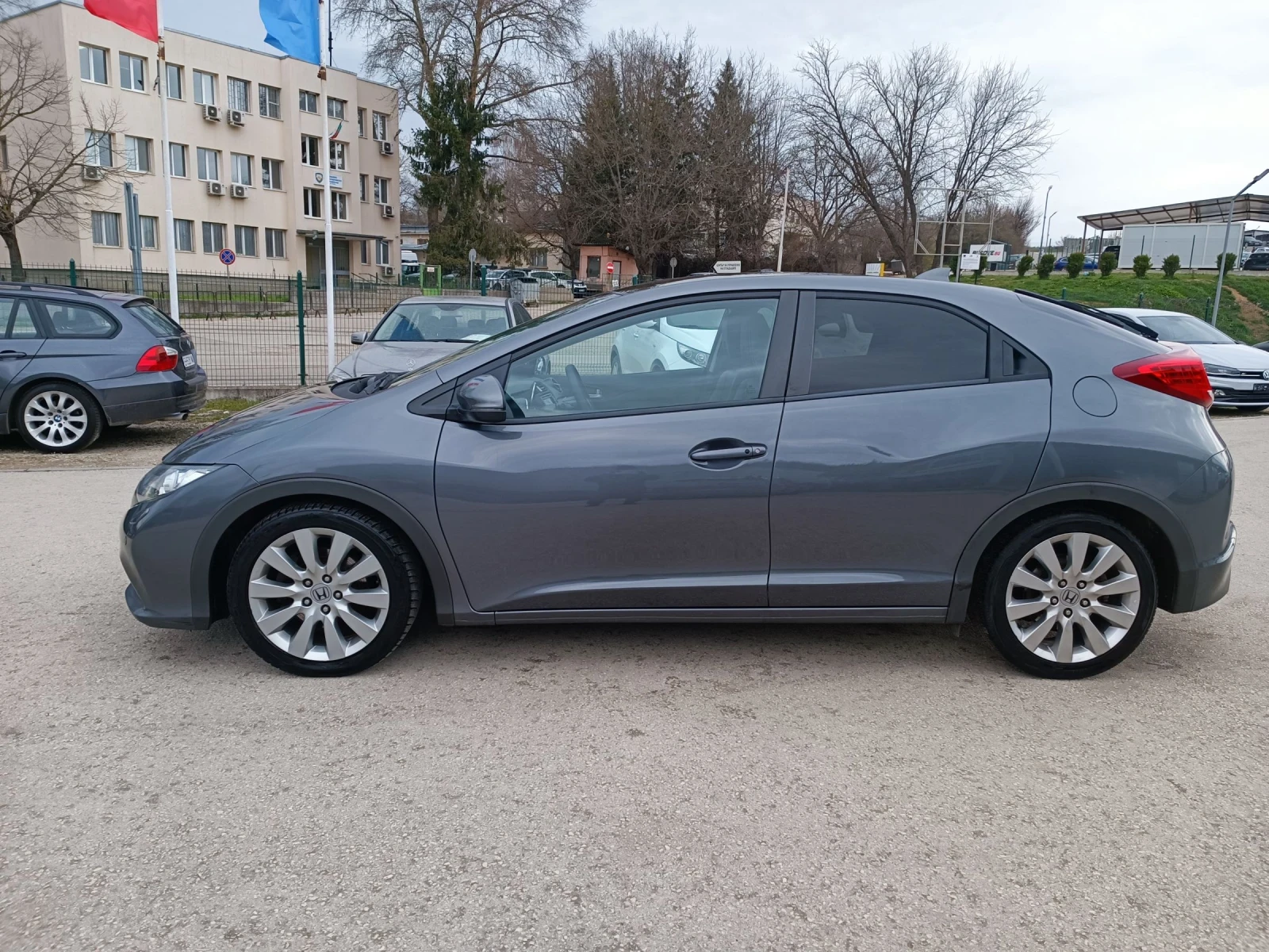 Honda Civic 1.8i-140кс-ШВЕЙЦАРИЯ-РЪЧКА-ДИСТРОНИК-FULL екстри, снимка 6 - Автомобили и джипове - 54001133