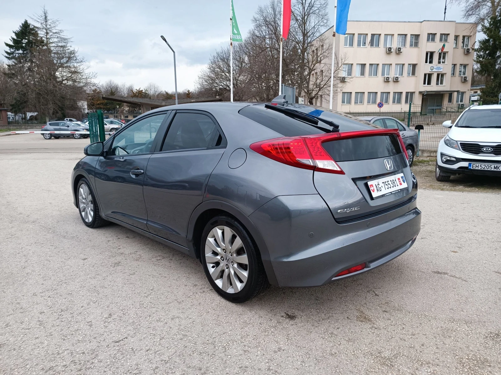 Honda Civic 1.8i-140кс-ШВЕЙЦАРИЯ-РЪЧКА-ДИСТРОНИК-FULL екстри, снимка 5 - Автомобили и джипове - 54001133