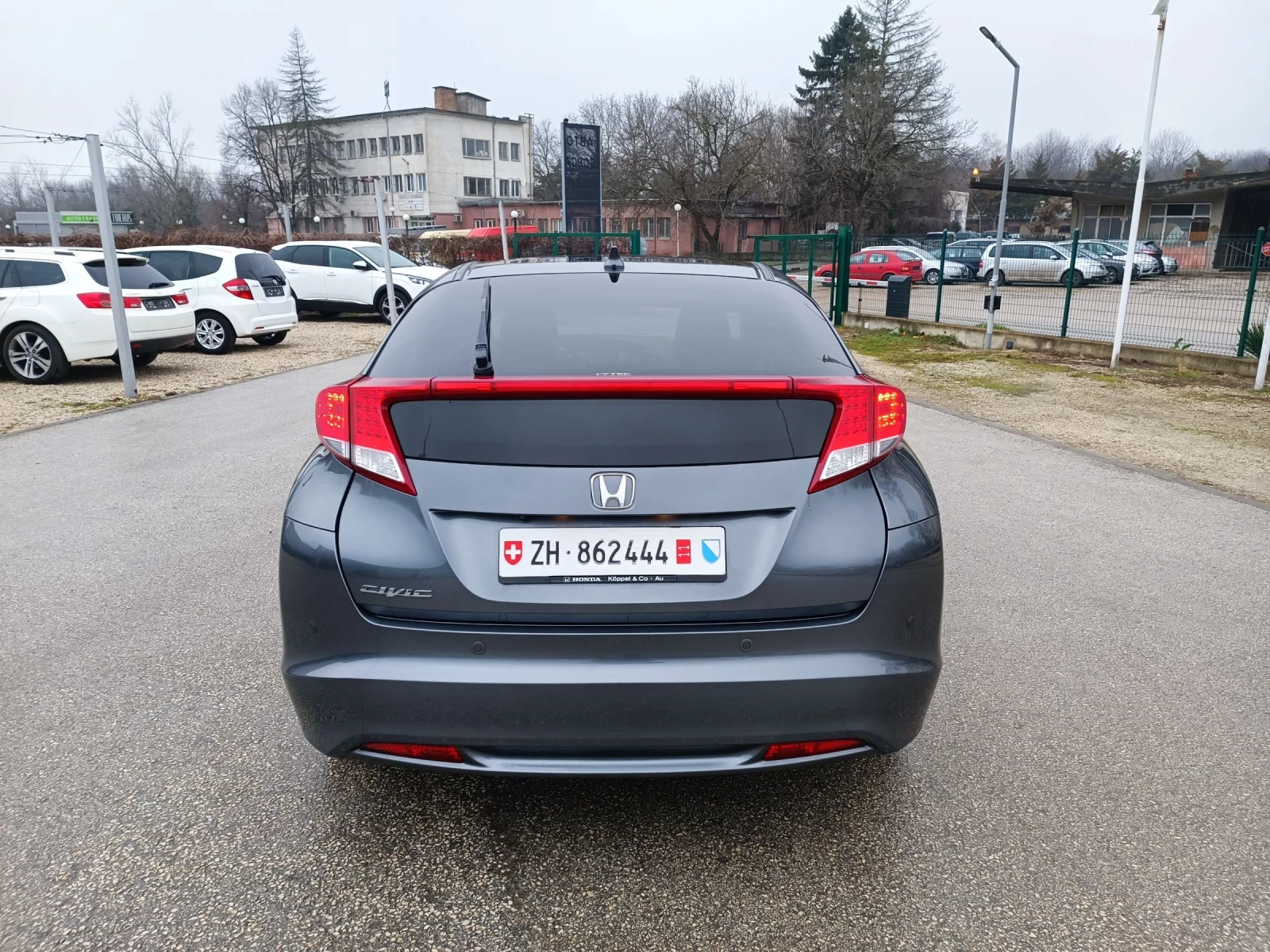 Honda Civic 1.8i-140кс-ШВЕЙЦАРИЯ-РЪЧКА-ДИСТРОНИК-FULL екстри, снимка 4 - Автомобили и джипове - 54001133