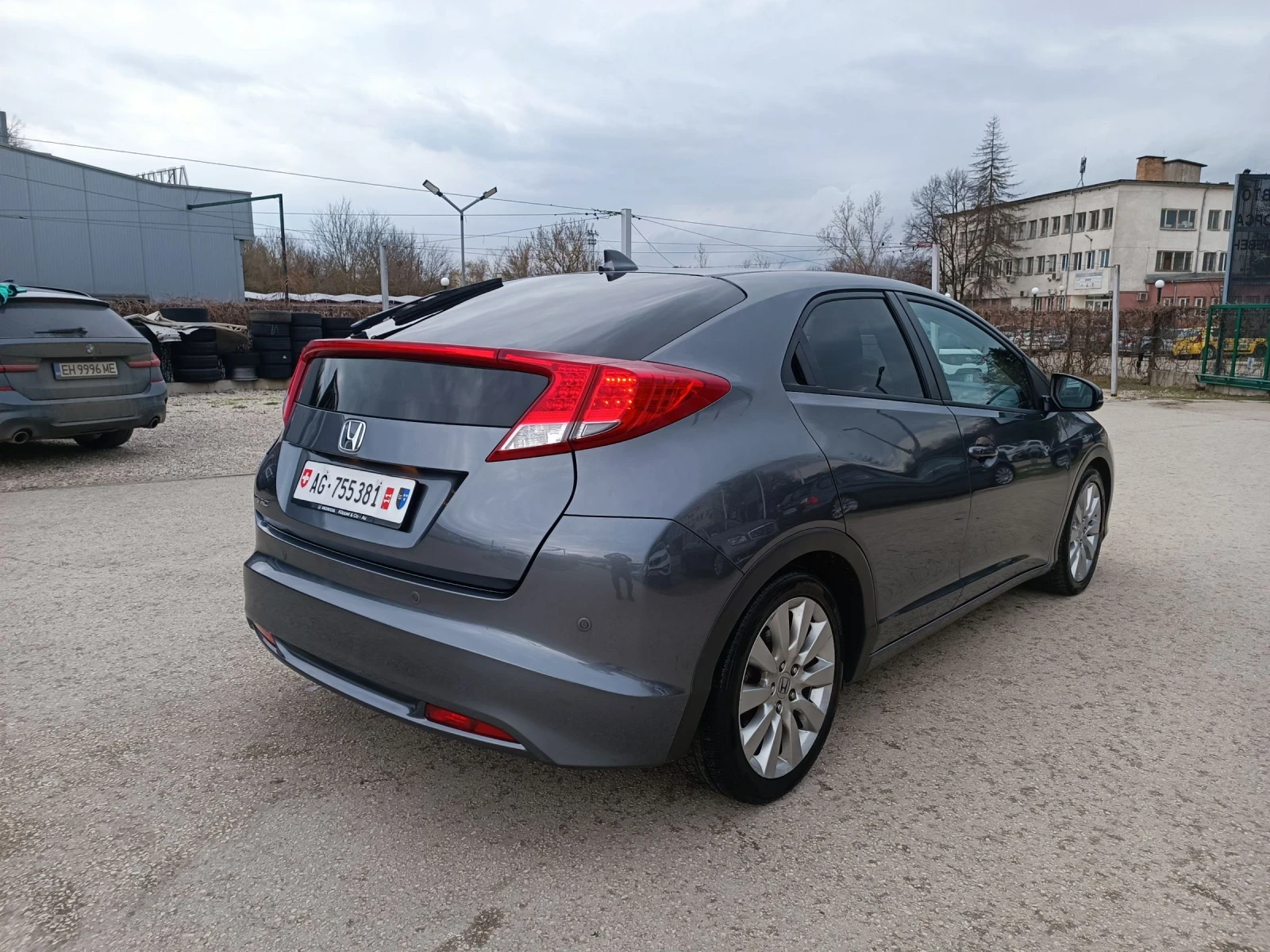 Honda Civic 1.8i-140кс-ШВЕЙЦАРИЯ-РЪЧКА-ДИСТРОНИК-FULL екстри, снимка 3 - Автомобили и джипове - 54001133