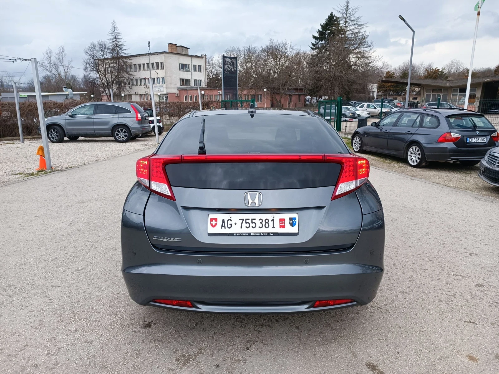Honda Civic 1.8i-140кс-ШВЕЙЦАРИЯ-РЪЧКА-ДИСТРОНИК-FULL екстри, снимка 4 - Автомобили и джипове - 54001133
