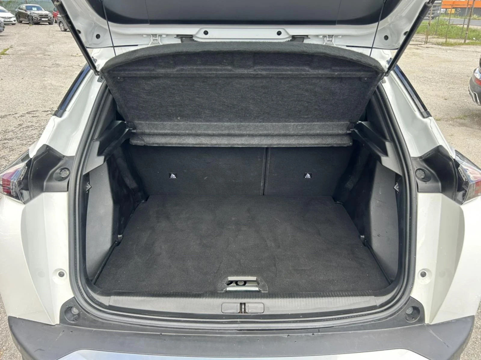 Peugeot 2008 1.5 HDI 110 * ACC * NAVI * , снимка 16 - Автомобили и джипове - 54965089