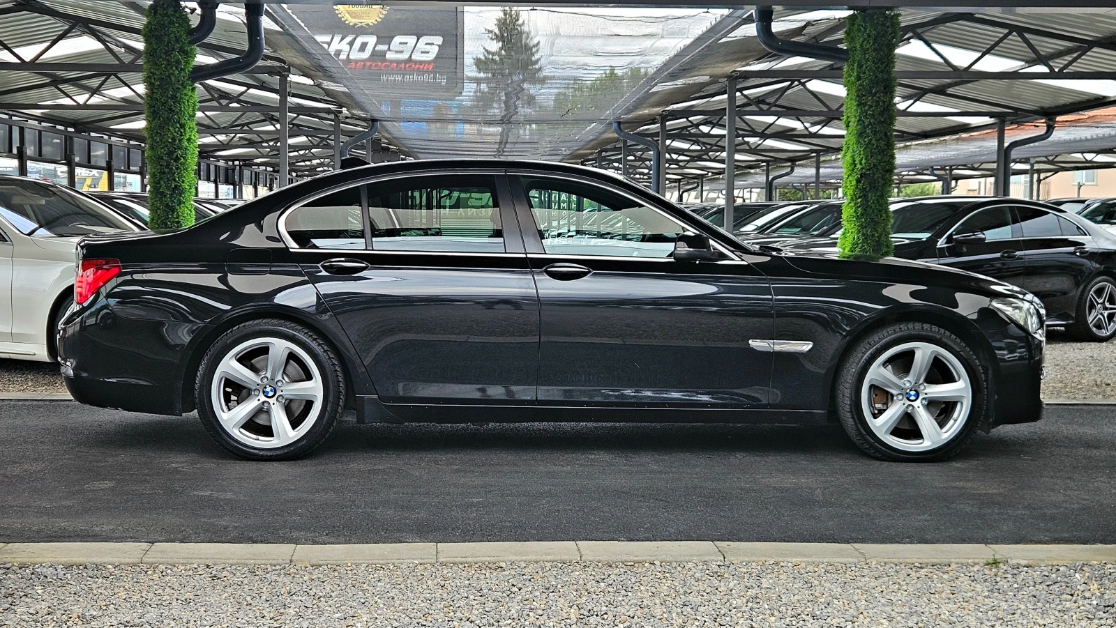 BMW 730 M/XD/CAMERA/DISTR/HUD/ВАКУУМ/ПОДГРЕВ/ПАМЕТ/LIZING, снимка 4 - Автомобили и джипове - 55406932