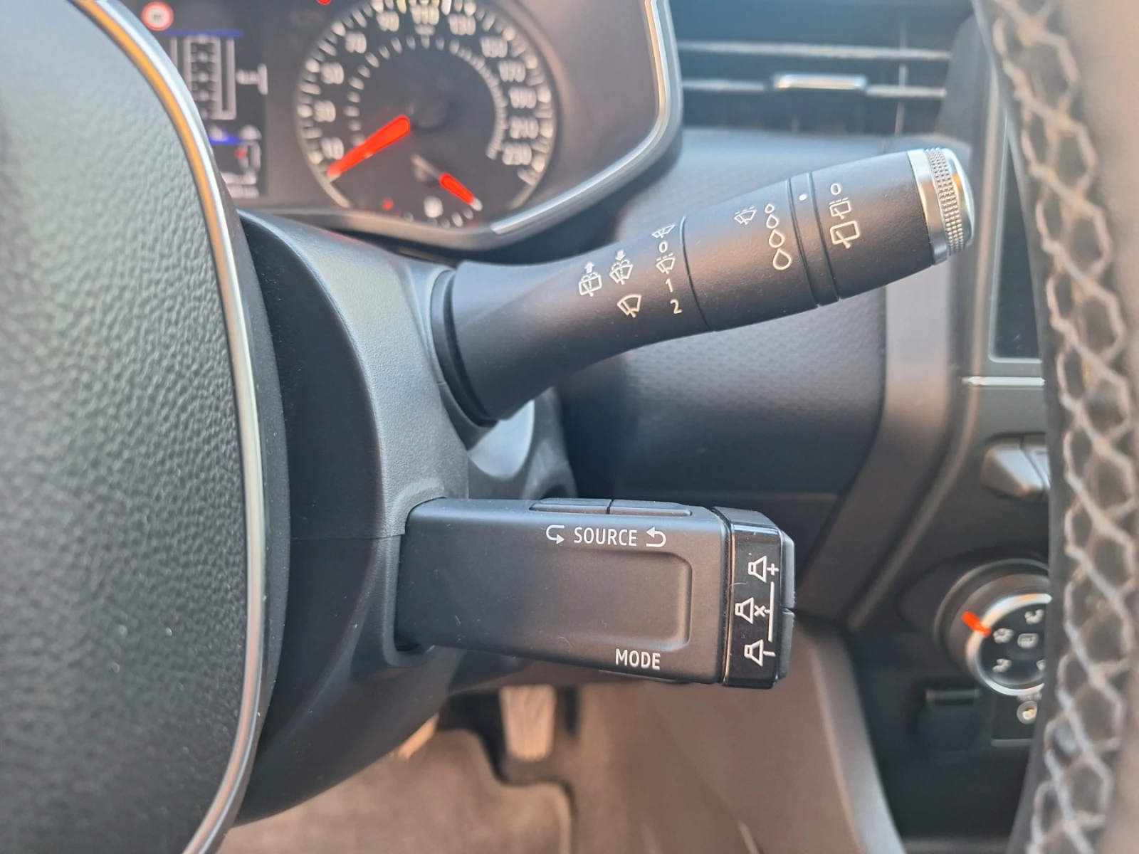Renault Clio 1.0Tce/100к.с./ZEN, снимка 17 - Автомобили и джипове - 56096413