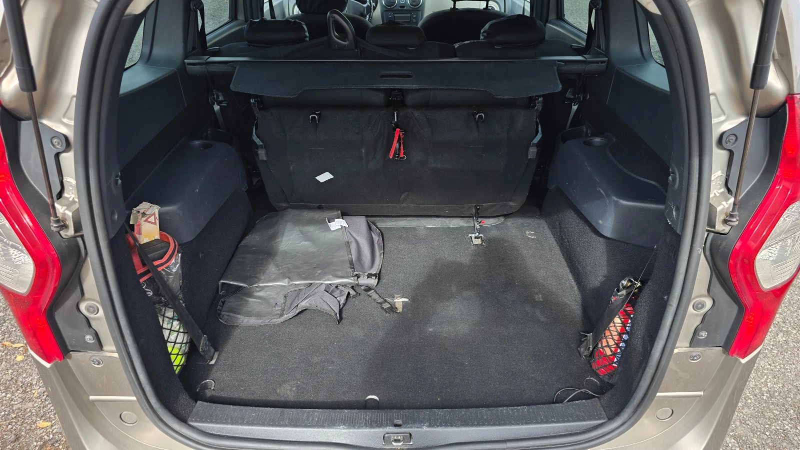Dacia Lodgy 1.5 DCI, снимка 6 - Автомобили и джипове - 56684044