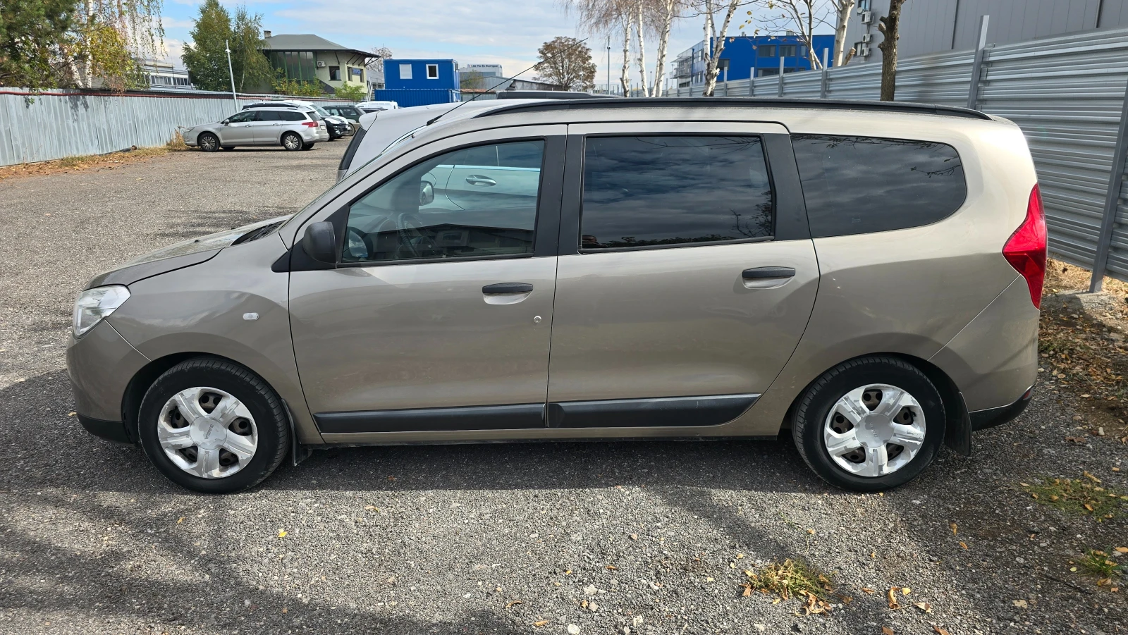 Dacia Lodgy 1.5 DCI, снимка 3 - Автомобили и джипове - 56684044
