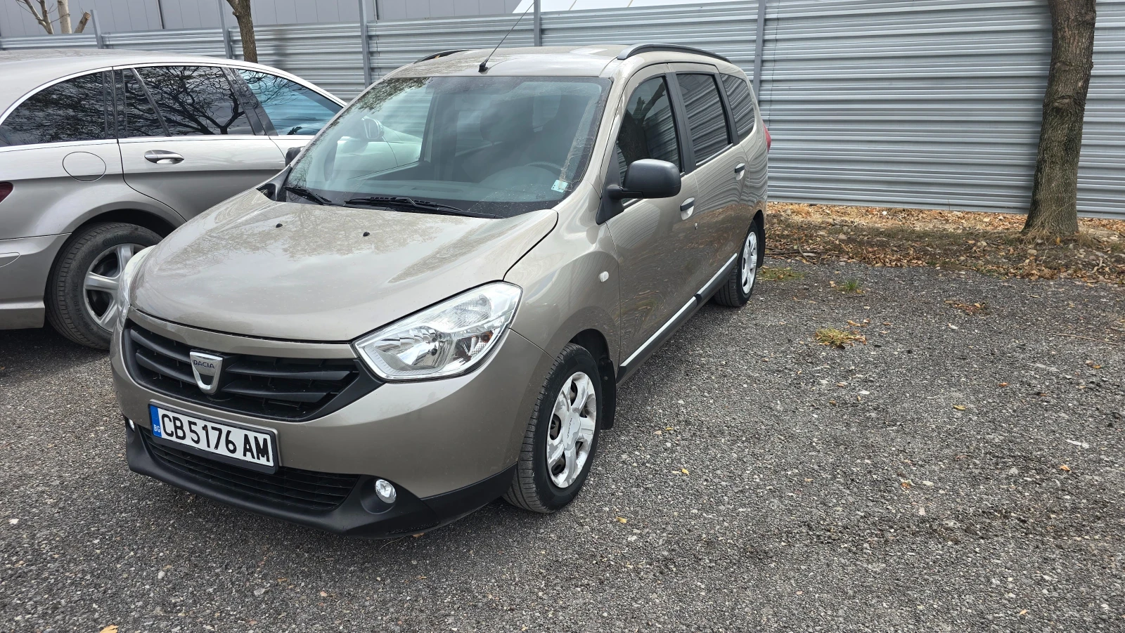 Dacia Lodgy 1.5 DCI, снимка 2 - Автомобили и джипове - 56684044