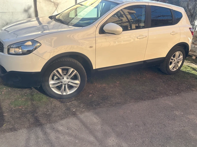 Nissan Qashqai 1.6i, снимка 3 - Автомобили и джипове - 52935829