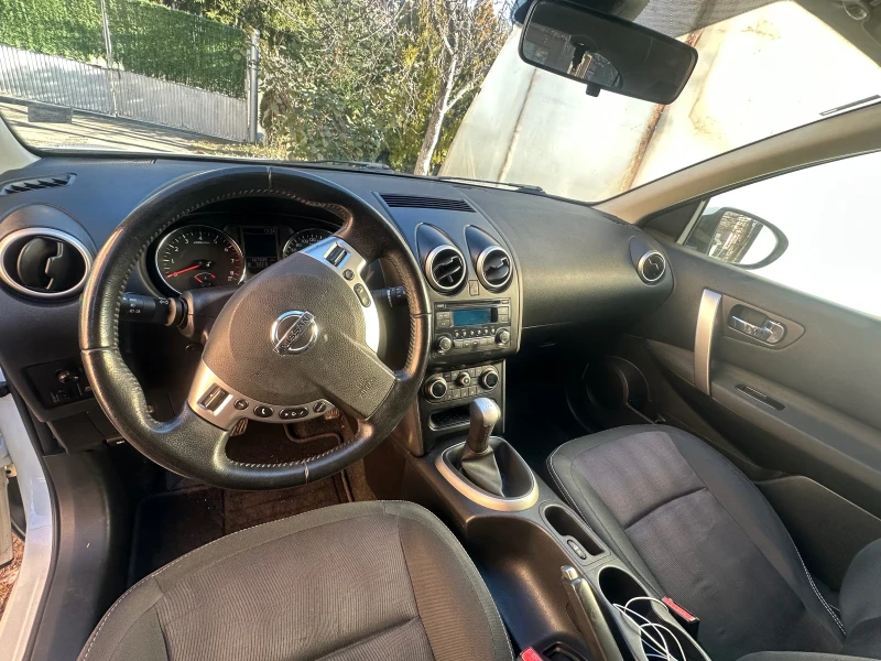 Nissan Qashqai 1.6i, снимка 9 - Автомобили и джипове - 52935829