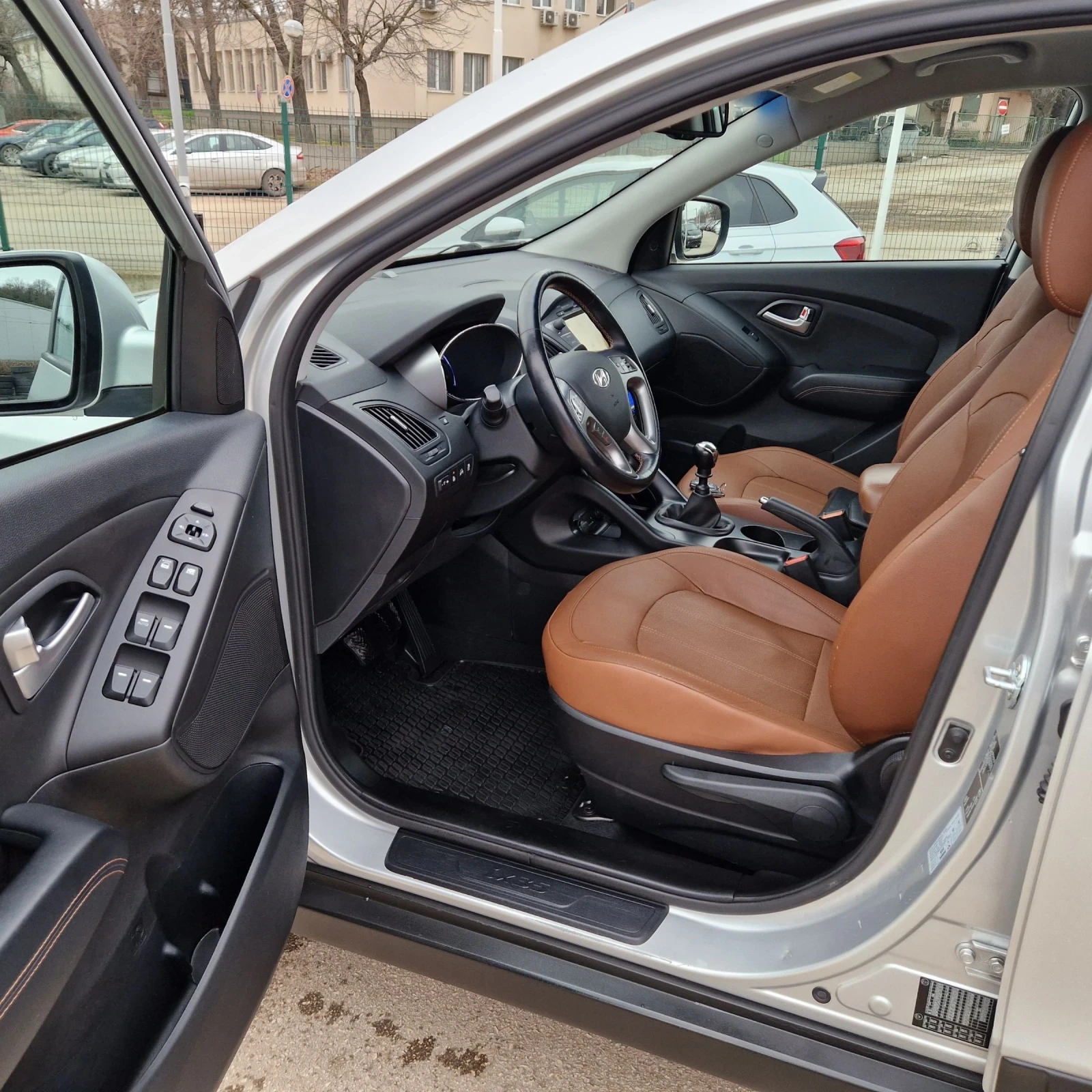 Hyundai IX35 2.0 166k.4Х4 НАВИ/КОЖА/КЕЙЛЕС/FACELIFT ШВЕЙЦАРИЯ  - изображение 8