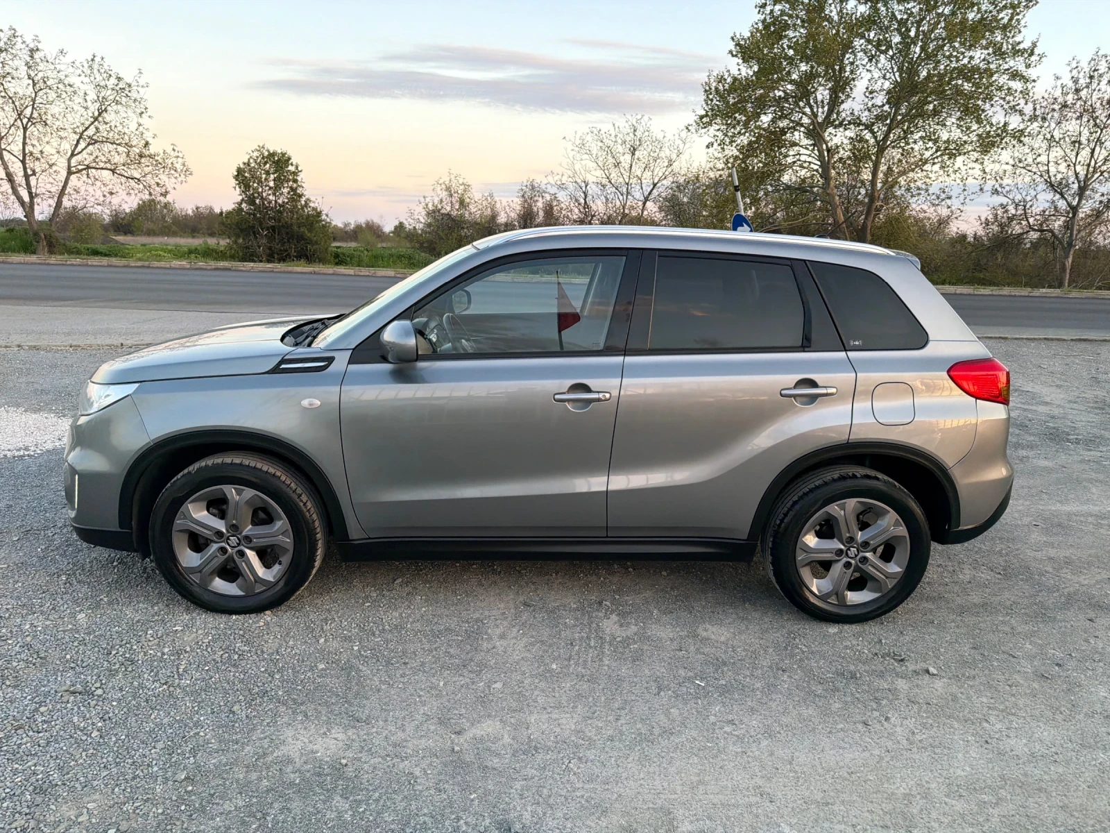 Suzuki Vitara 1.6i - 120 �.� / ������ / 4�4 / ��������� / ����6 | Mobile.bg � ����������� 8