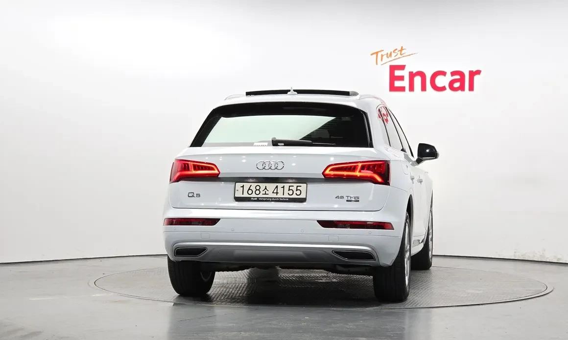 Audi Q5 45TFSI QUATTRO| HEAD UP| KEYLESS| ПАНОРАМА, снимка 2 - Автомобили и джипове - 54442316