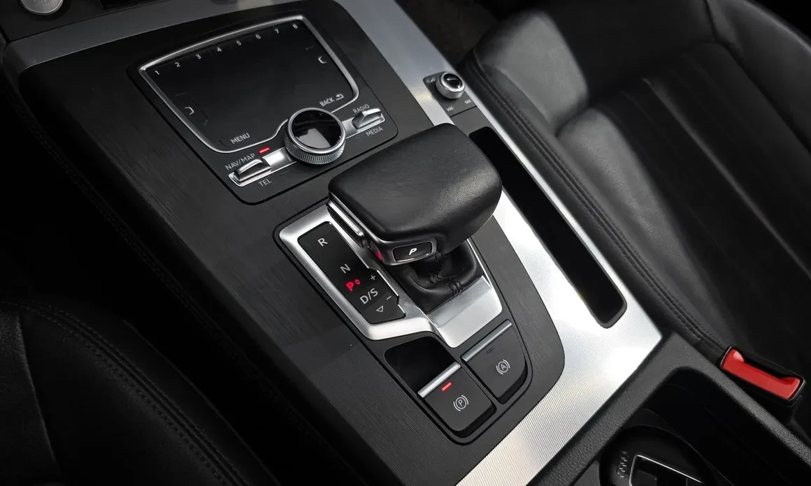 Audi Q5 45TFSI QUATTRO| HEAD UP| KEYLESS| ПАНОРАМА, снимка 9 - Автомобили и джипове - 54442316