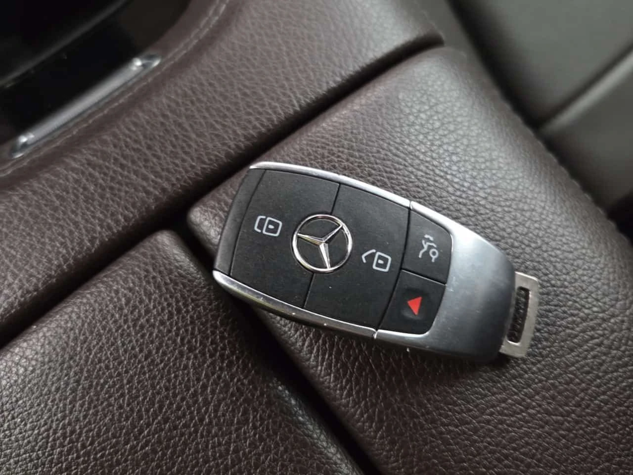 Mercedes-Benz GLE 450 АМГ ПАКЕТ/CARFAX/ПОДГРЕВ/ ЛЕНТИ/ПАНОРАМА/Burmester, снимка 8 - Автомобили и джипове - 54460224
