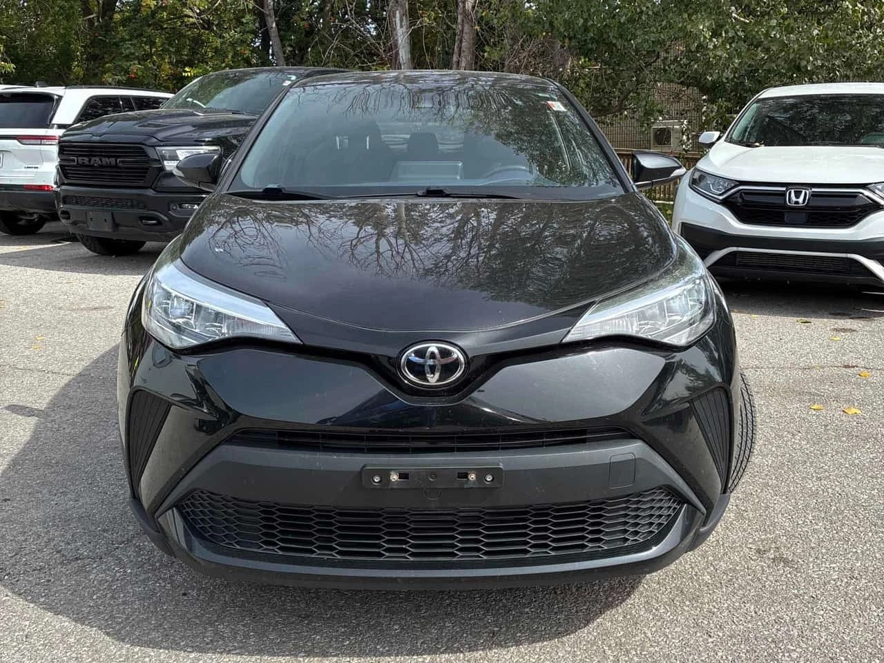 Toyota C-HR XLE Premium | CARFAX | АВТОФИНАНСИРАНЕ, снимка 2 - Автомобили и джипове - 56185752