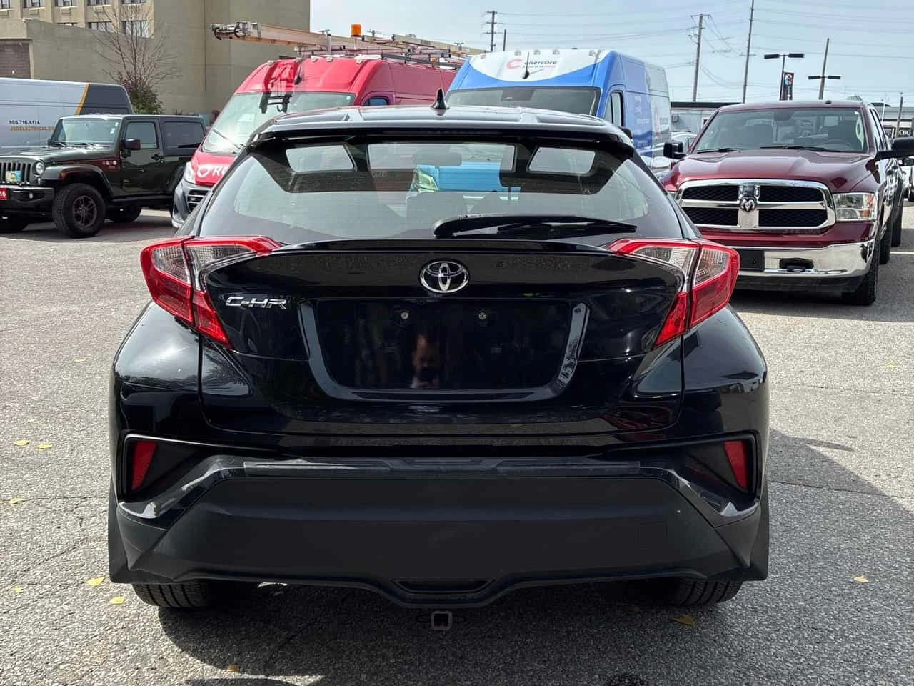 Toyota C-HR XLE Premium | CARFAX | АВТОФИНАНСИРАНЕ, снимка 5 - Автомобили и джипове - 56185752
