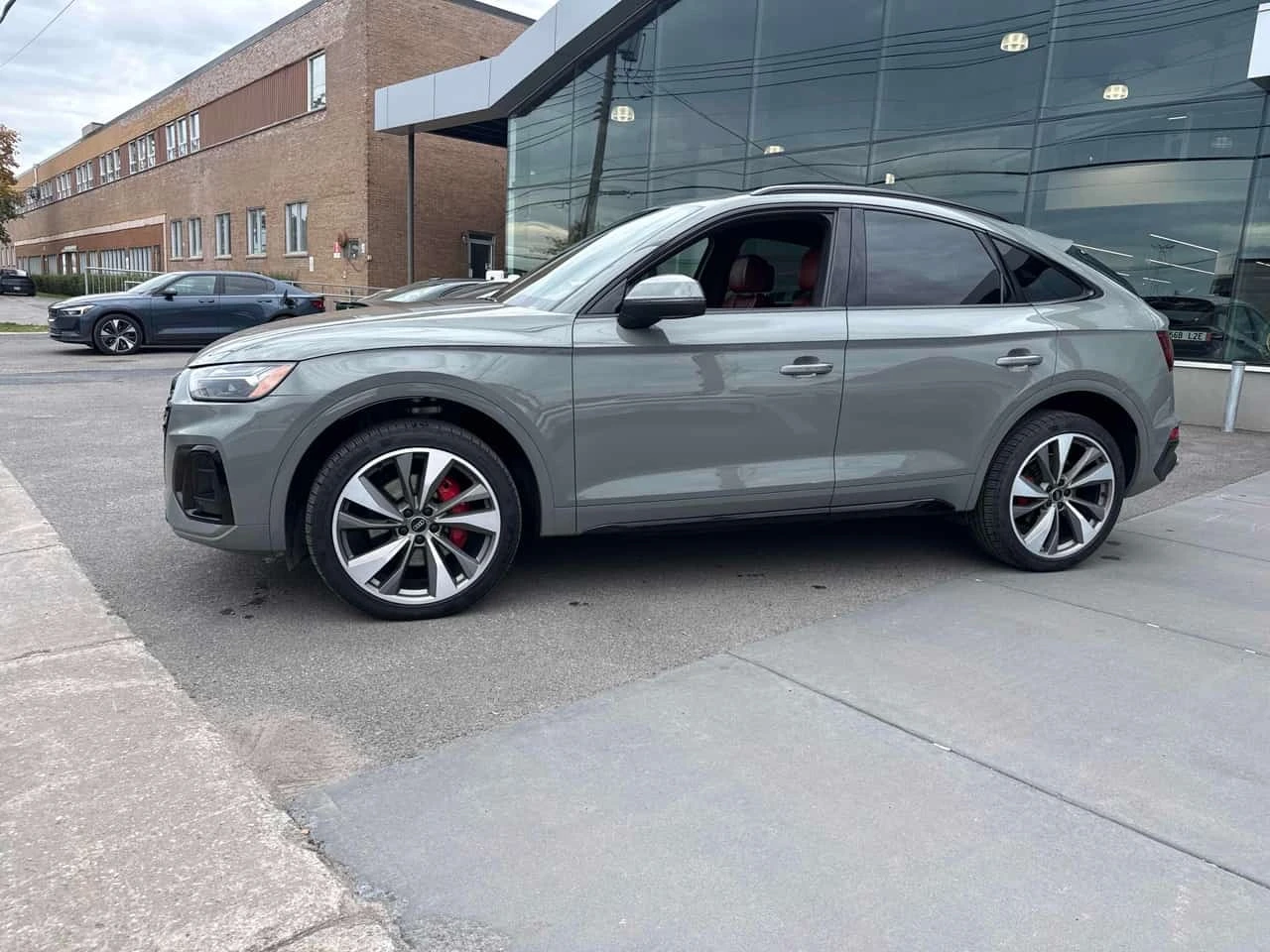 Audi SQ5 * Progressiv * CARFAX * , снимка 2 - Автомобили и джипове - 56600952