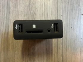     280238265R USB AUX SD    RENAULT MEGANE 4  280238265R---,C1