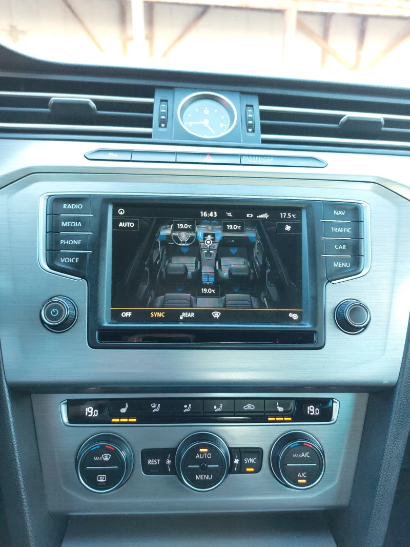 VW Passat FULL LED* KATO NOVA* TOP, снимка 13 - Автомобили и джипове - 52180235