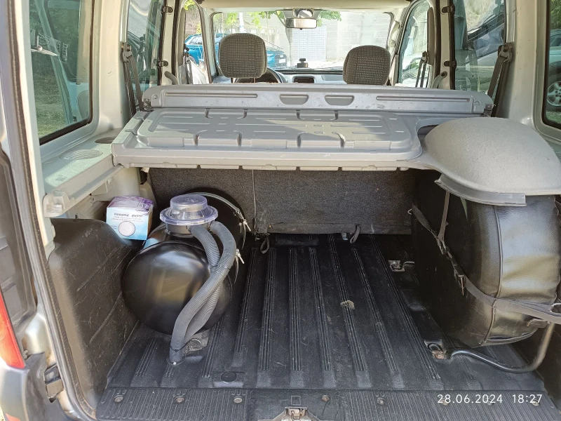 Renault Kangoo 1.6 4X4, снимка 10 - Автомобили и джипове - 52242701