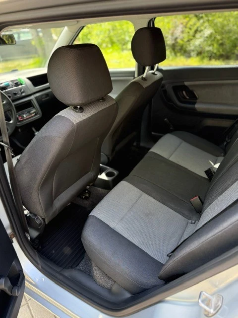 Skoda Fabia 1.6 TDI, снимка 8 - Автомобили и джипове - 54502798