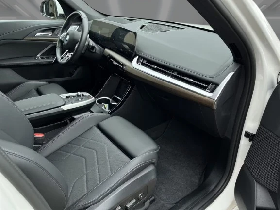 BMW iX1 xDrive30 = M-Sport = Гаранция, снимка 8 - Автомобили и джипове - 55434771