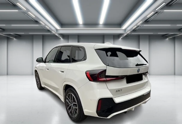 BMW iX1 xDrive30 = M-Sport = Гаранция, снимка 2 - Автомобили и джипове - 55434771