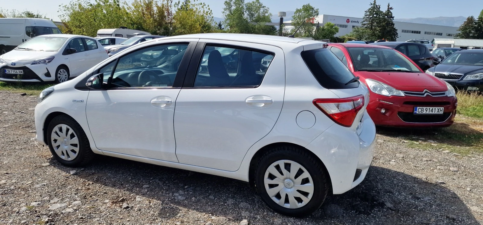 Toyota Yaris 1.5.Hibrit.evro6 - изображение 3