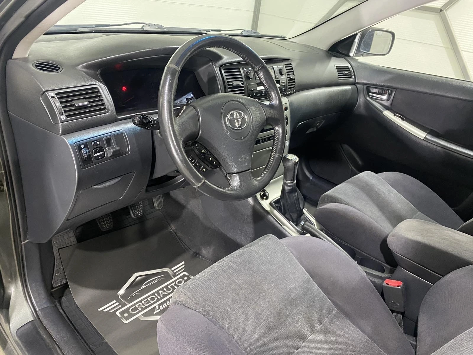 Toyota Corolla 1.6i - изображение 8