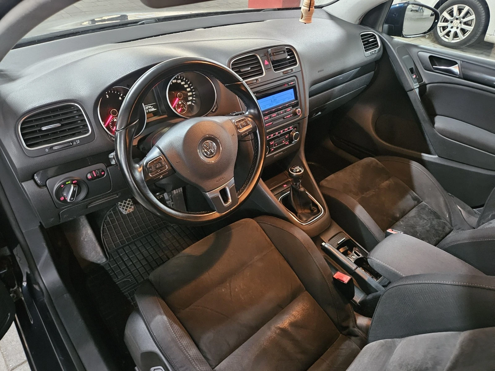 VW Golf 2.0 tdi 110 кс HIGHLINE - изображение 6